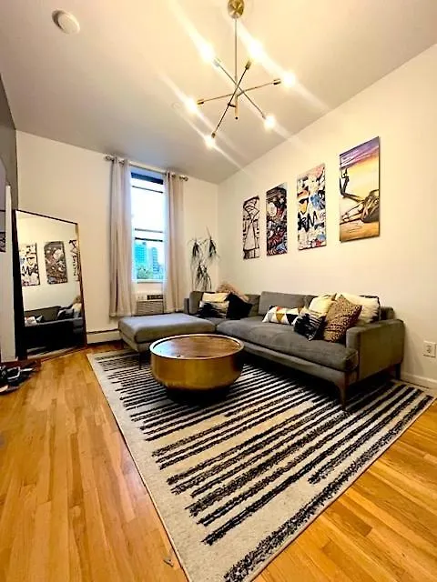 Les Is More Stunning Views New York United States